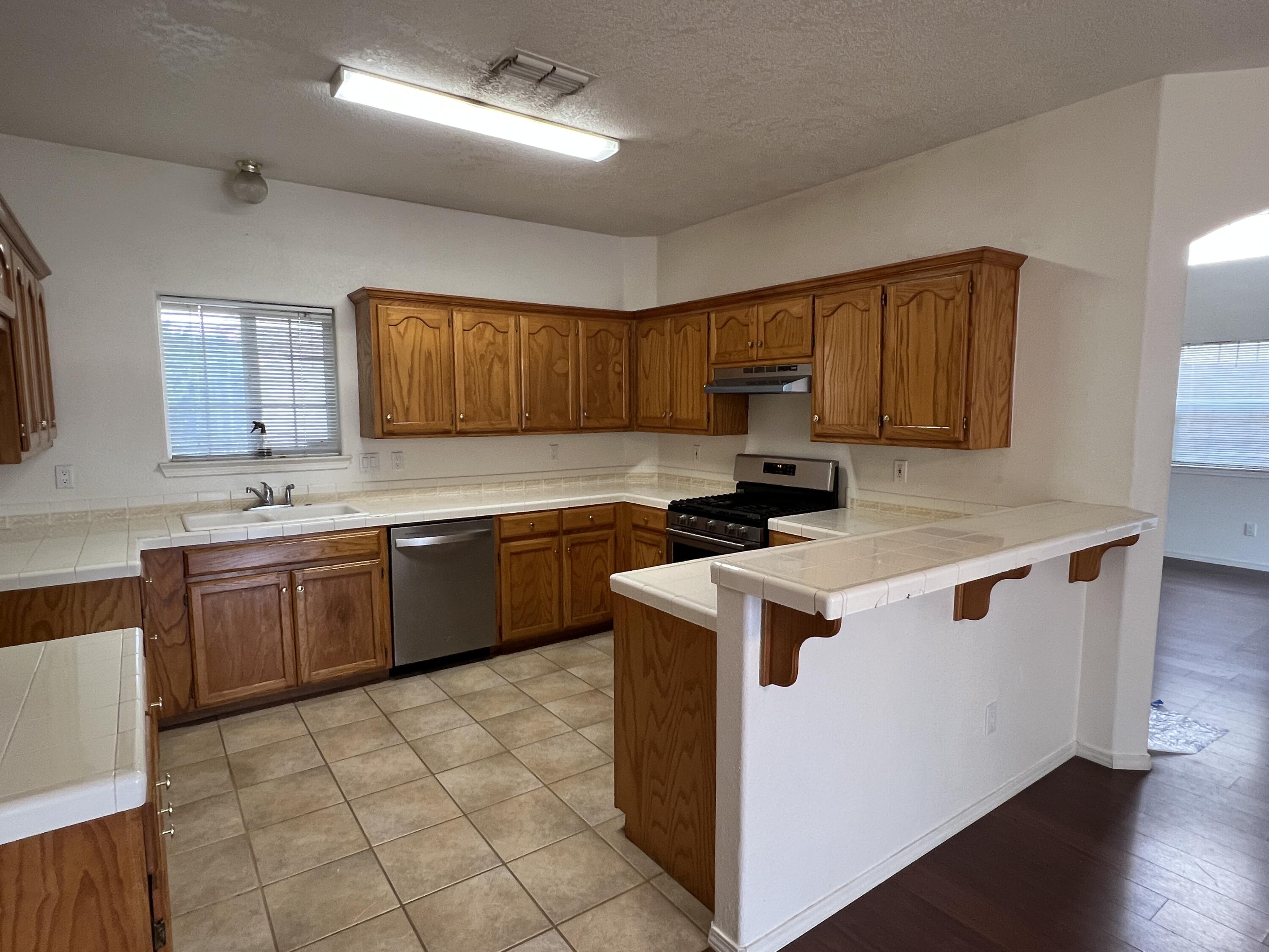 7316 Peregrine Road Northeast Albuquerque, NM 87113 - Photo 5 of 17 Gallery Image 5