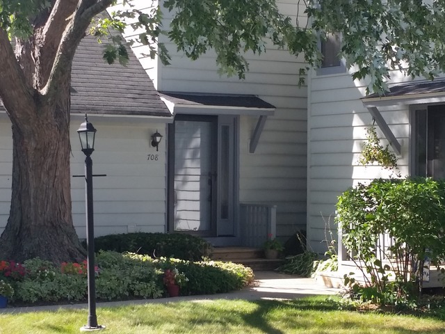 708 Chandler Road Gurnee, IL 60031 - Photo 2 of 15