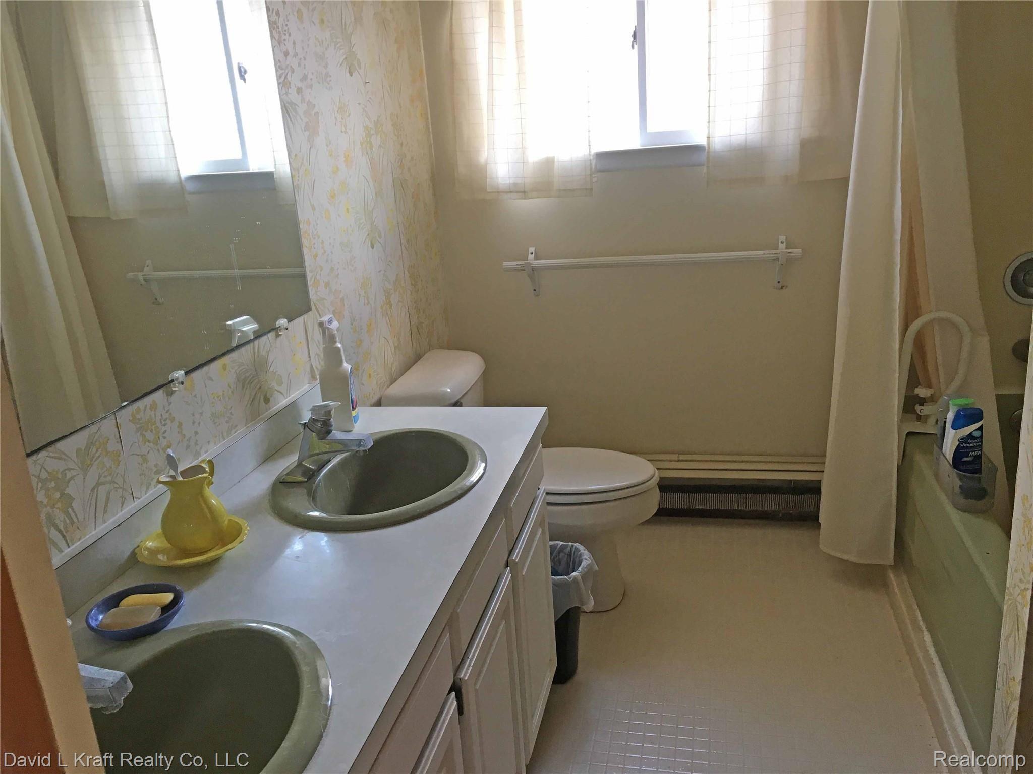 5756 Port Austin Road Caseville, MI 48725 - Photo 8 of 18 5756PtAustinBath.jpg