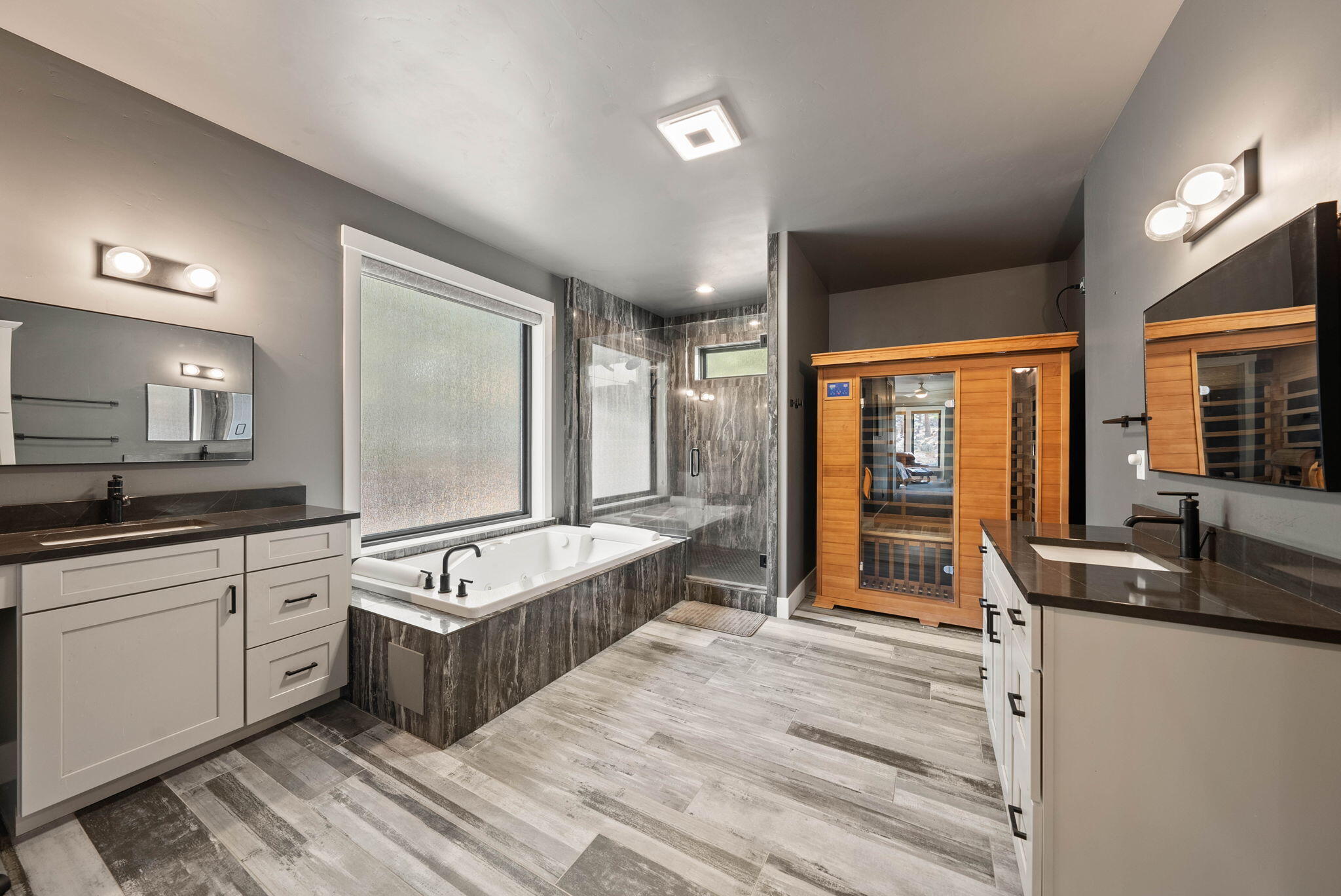 60449 Pima Road Bend, OR 97702 - Photo 20 of 50 Primary Bath