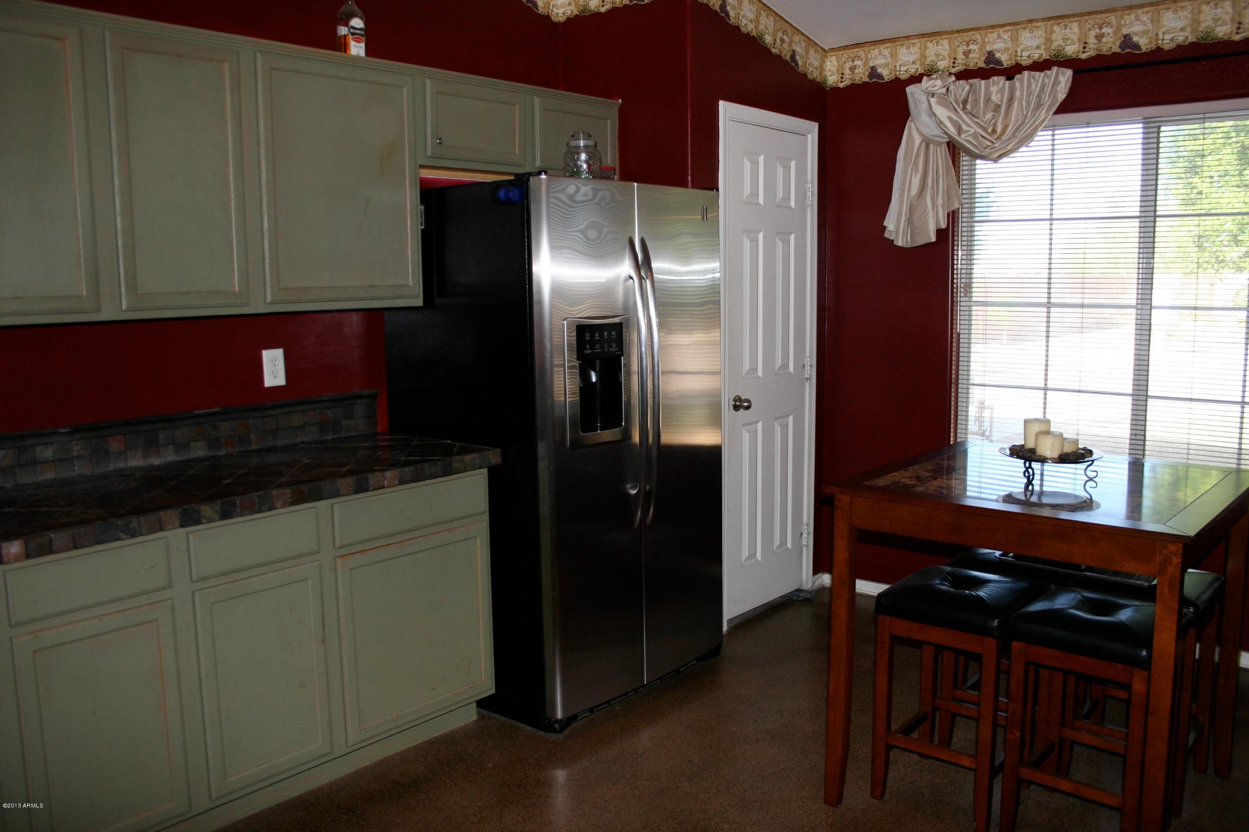 1315 East Harwell Road Phoenix, AZ 85042 - Photo 4 of 26 IMG_0884