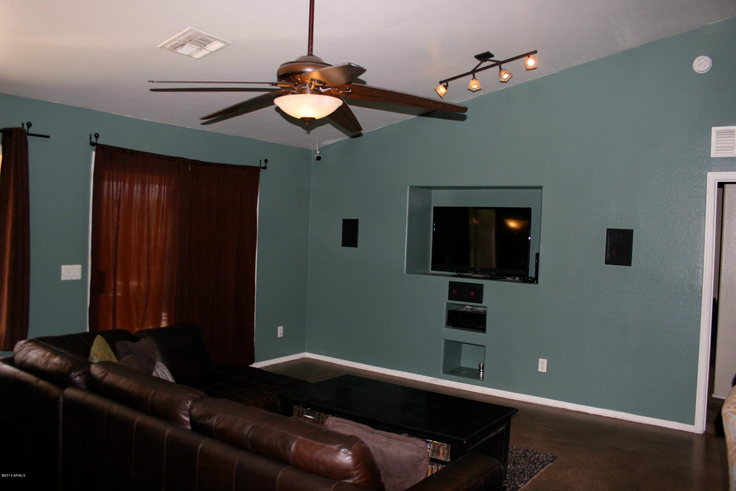 1315 East Harwell Road Phoenix, AZ 85042 - Photo 8 of 26 IMG_0891