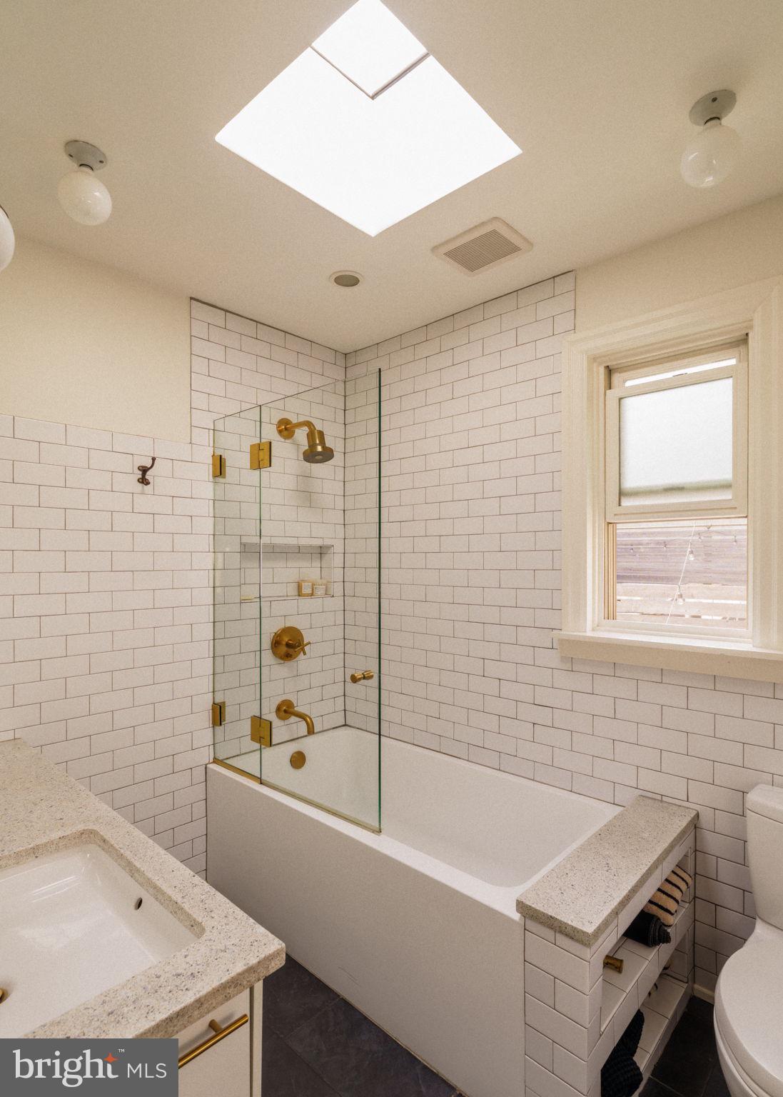 1828 South 9th Street Philadelphia, PA 19148 - Photo 34 of 83 a bathroom with a bathtub and a sink