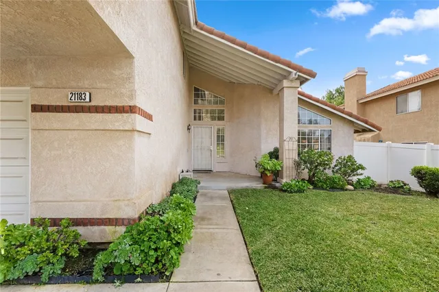 a view of a back yard of the house