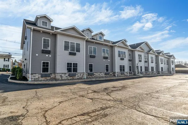 $2,800 | 66 Mt Prospect Avenue, Unit 4, Clifton, NJ 07013