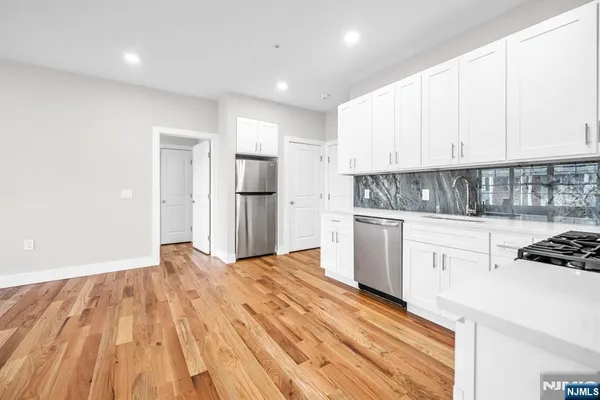 $2,800 | 66 Mt Prospect Avenue, Unit 4, Clifton, NJ 07013