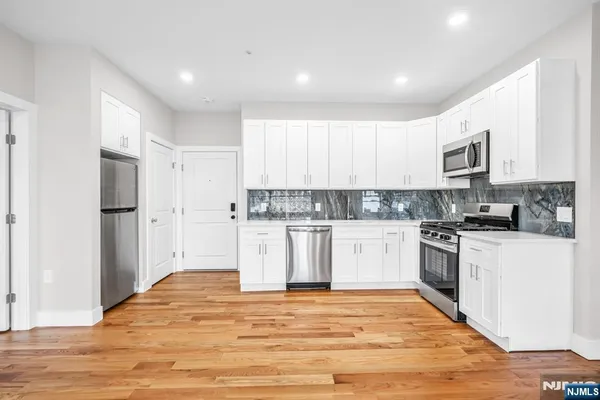 $2,800 | 66 Mt Prospect Avenue, Unit 4, Clifton, NJ 07013