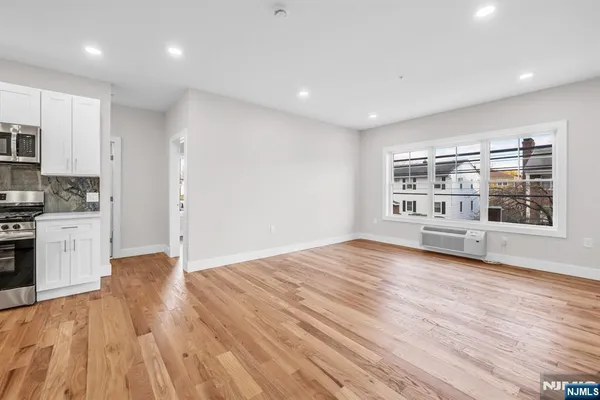 $2,800 | 66 Mt Prospect Avenue, Unit 4, Clifton, NJ 07013