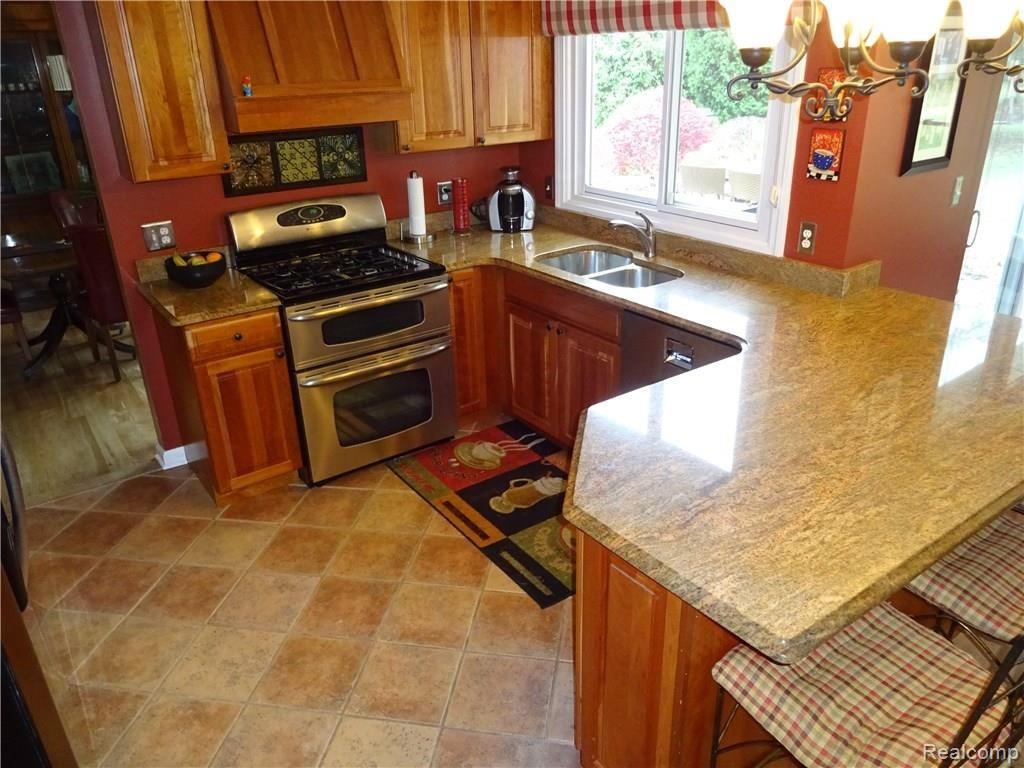 1111 Clopton Bridge Drive Rochester Hills, MI 48306 - Photo 6 of 59