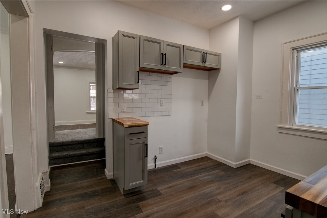 3357 Kildare Road Cleveland, OH 44118 - Photo 11 of 26 Laundry area with dark hardwood / wood-style flooring
