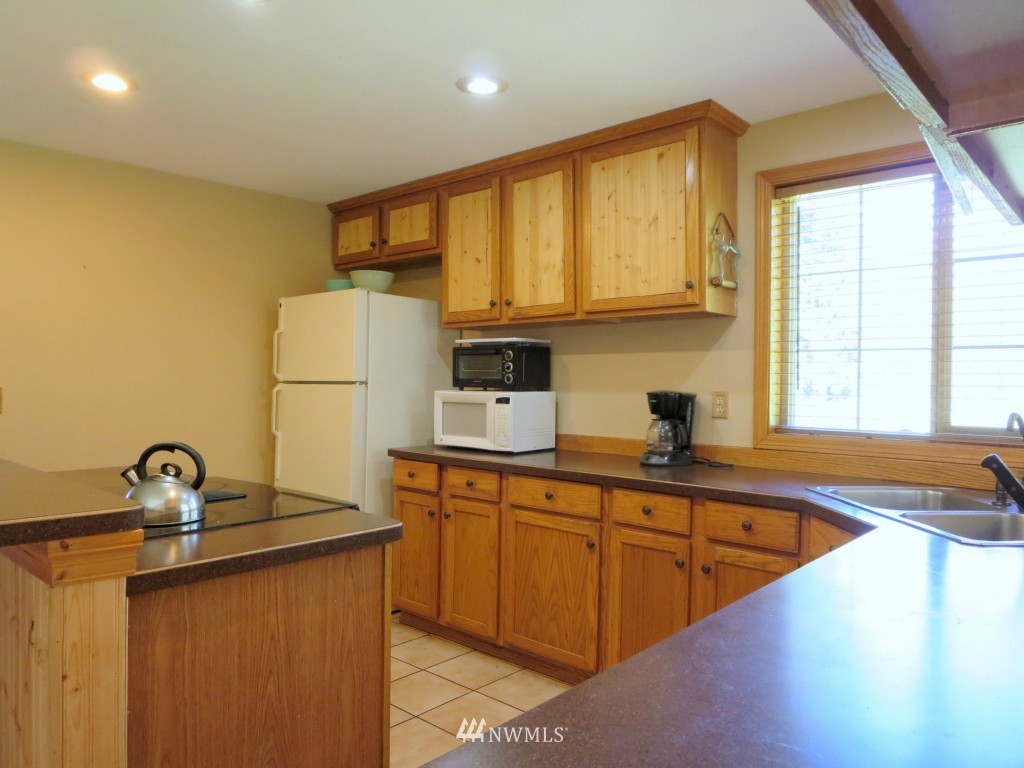 184 Piper Lane Chehalis, WA 98532 - Photo 12 of 25 a kitchen with sink a refrigerator and cabinets