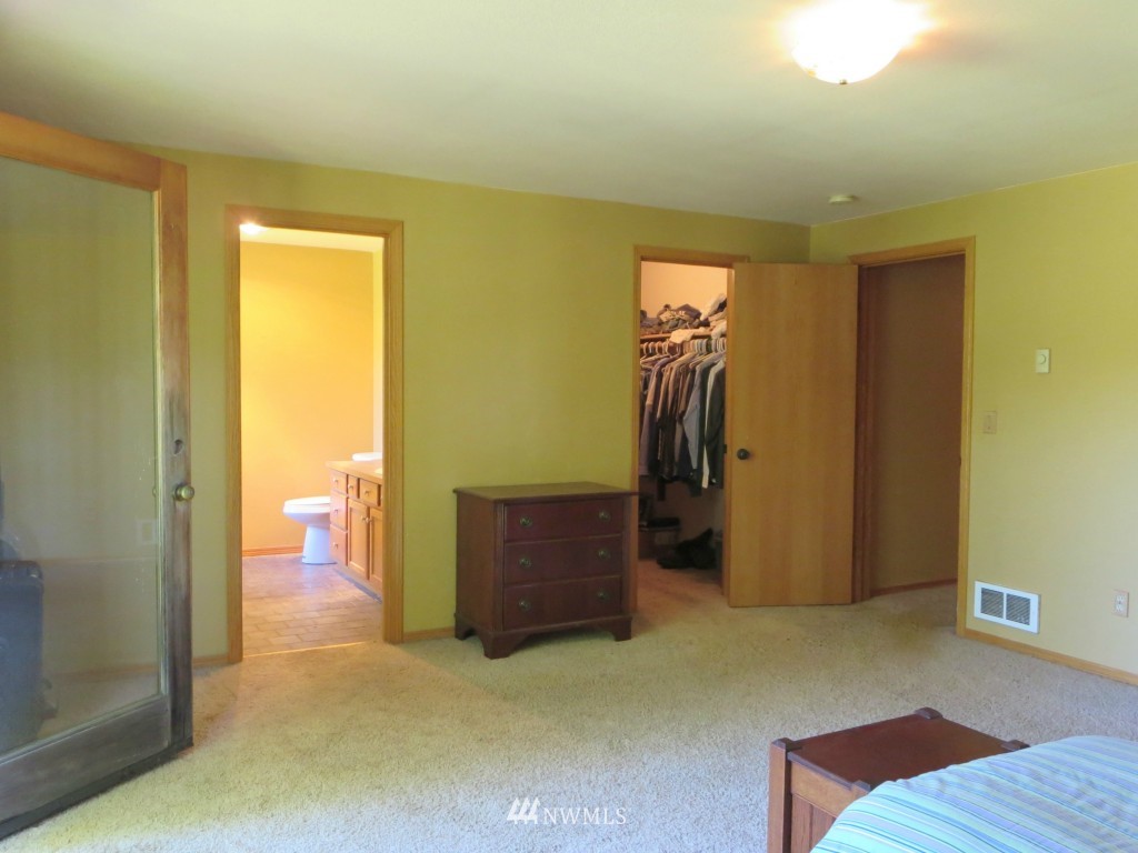 184 Piper Lane Chehalis, WA 98532 - Photo 16 of 25 a view of room with furniture and wooden floor