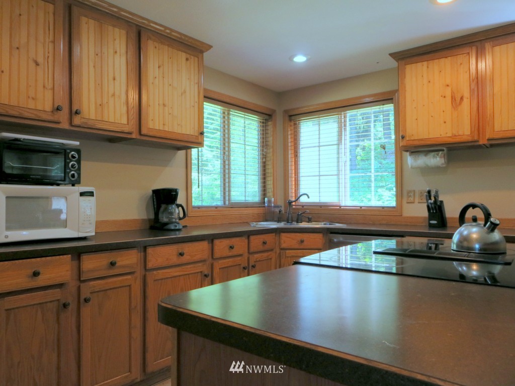 184 Piper Lane Chehalis, WA 98532 - Photo 10 of 25 a kitchen with stainless steel appliances granite countertop a sink a stove and cabinets