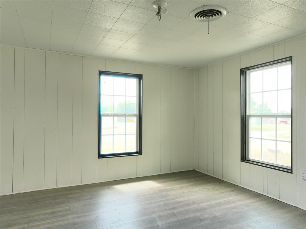 927 London Street Vernon, TX 76384 - Photo 15 of 20 an empty room with wooden floor and windows
