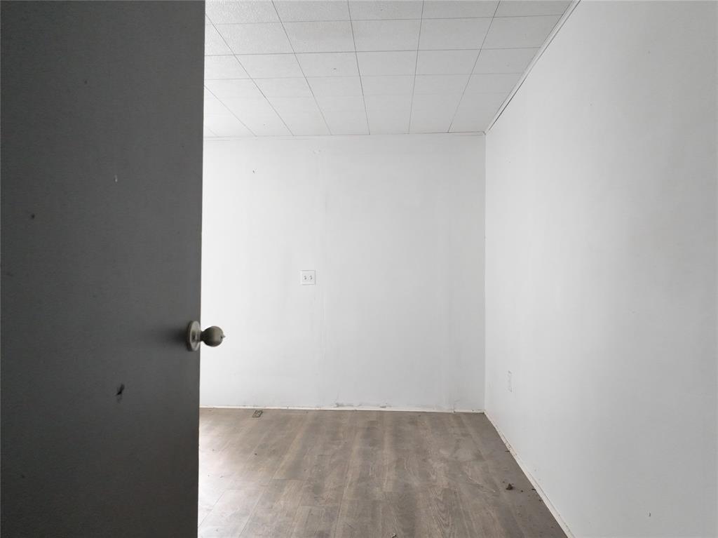 927 London Street Vernon, TX 76384 - Photo 18 of 20 a view of a small space