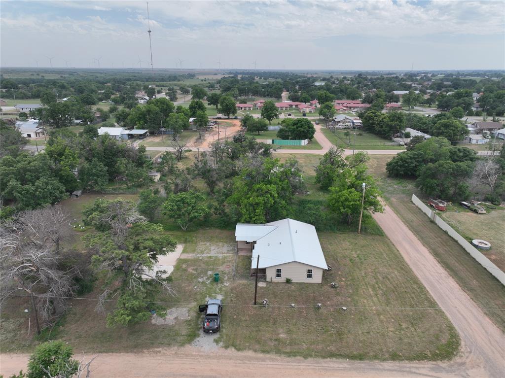 927 London Street Vernon, TX 76384 - Photo 4 of 20 an aerial view of a house with yard