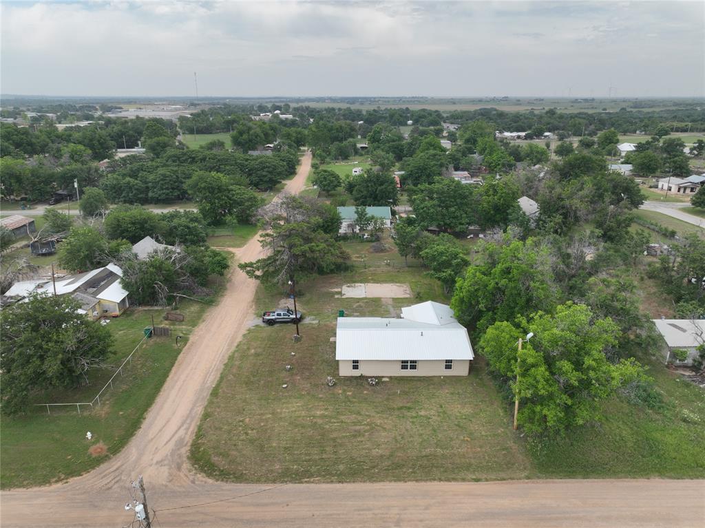 927 London Street Vernon, TX 76384 - Photo 5 of 20 an aerial view of residential houses with outdoor space and river