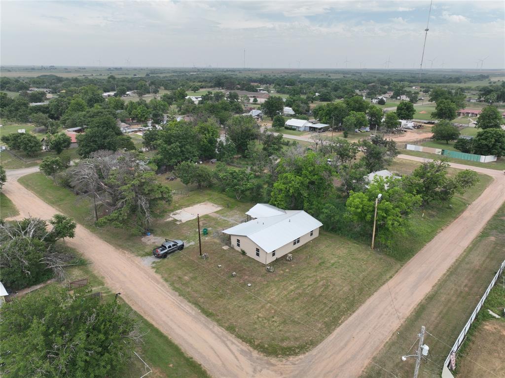 927 London Street Vernon, TX 76384 - Photo 6 of 20 a view of a city from a terrace