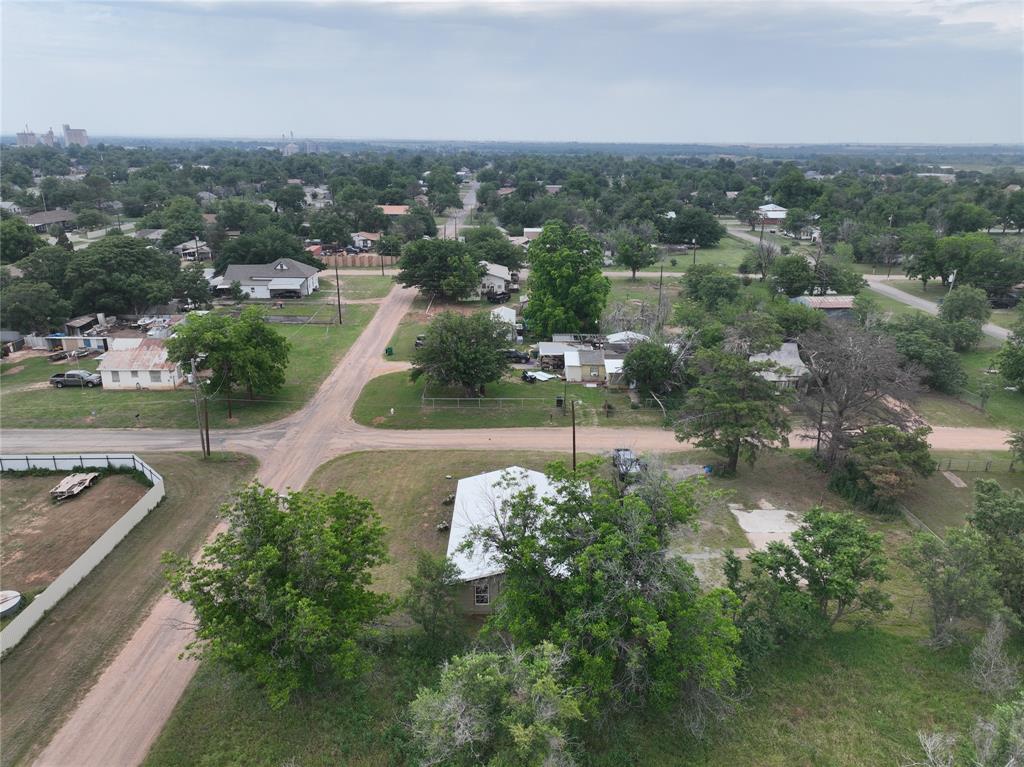 927 London Street Vernon, TX 76384 - Photo 8 of 20 an aerial view of residential houses with outdoor space and trees