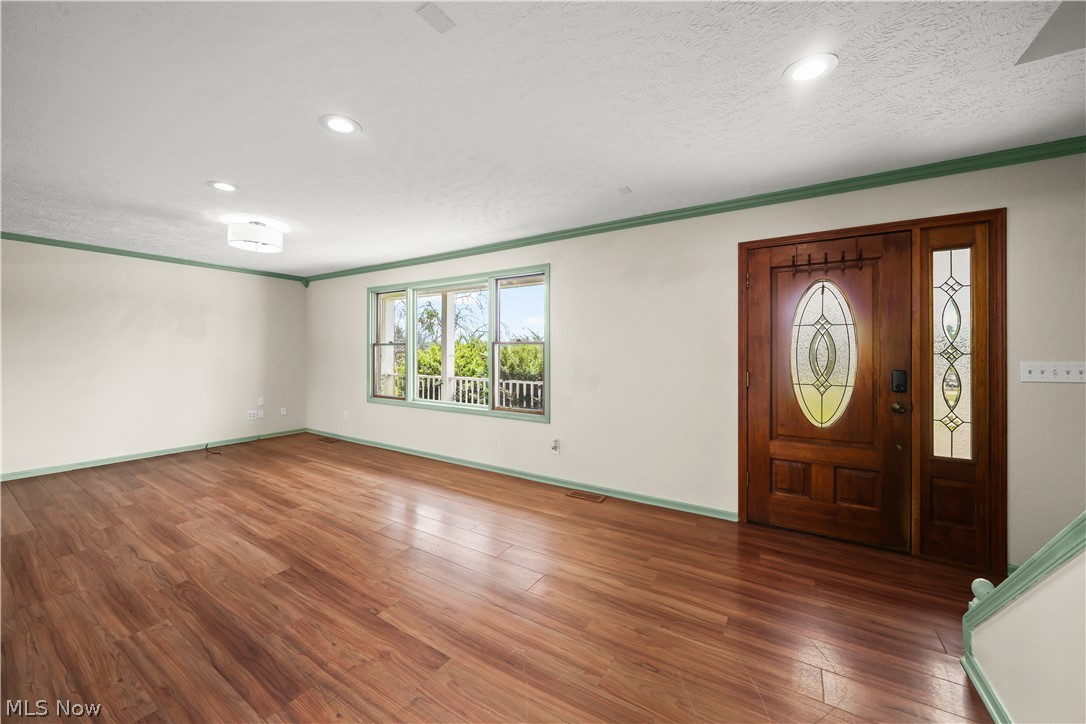 11241 Center Road Garrettsville, OH 44231 - Photo 4 of 49