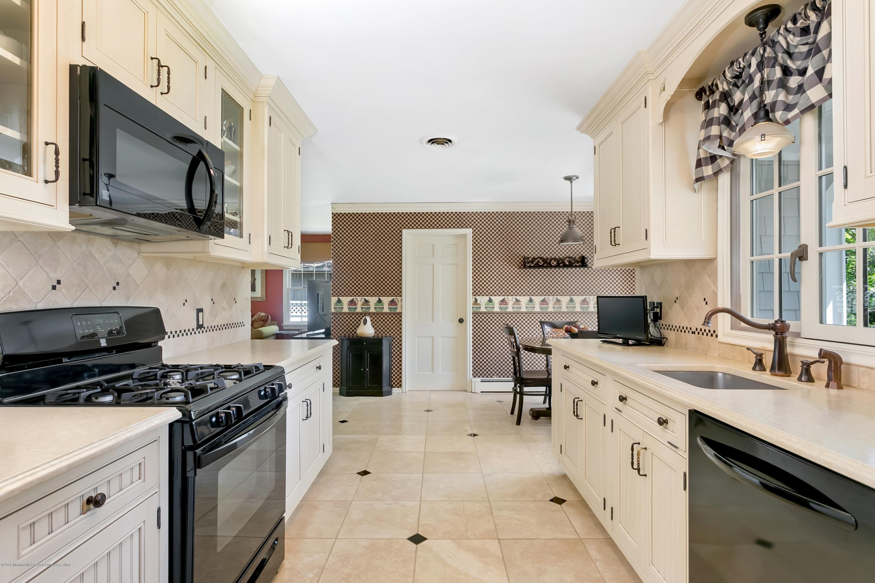642 Valley Road Brielle, NJ 08730 - Photo 14 of 40 Kitchen