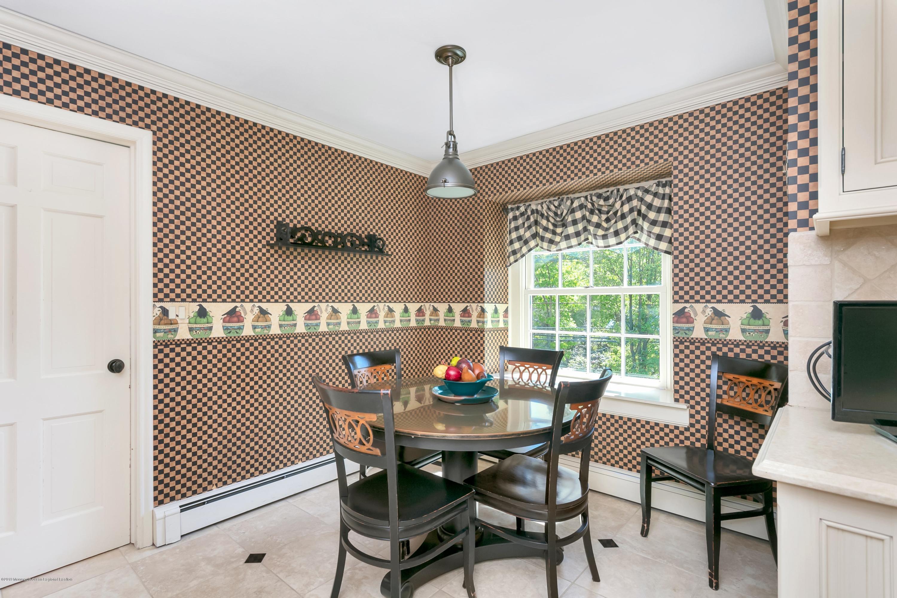642 Valley Road Brielle, NJ 08730 - Photo 16 of 40 Eat- in Kitchen