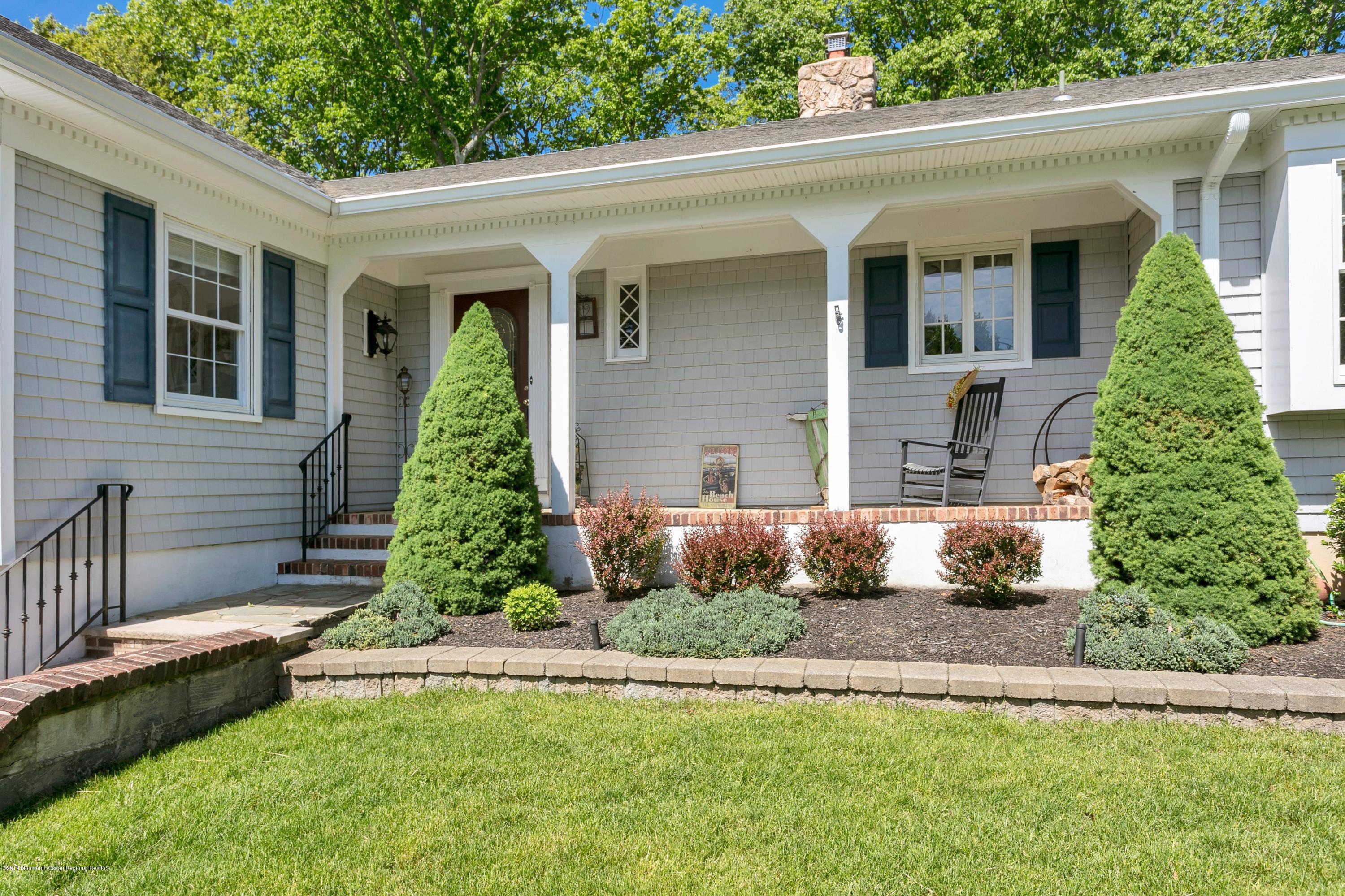 642 Valley Road Brielle, NJ 08730 - Photo 4 of 40 Front