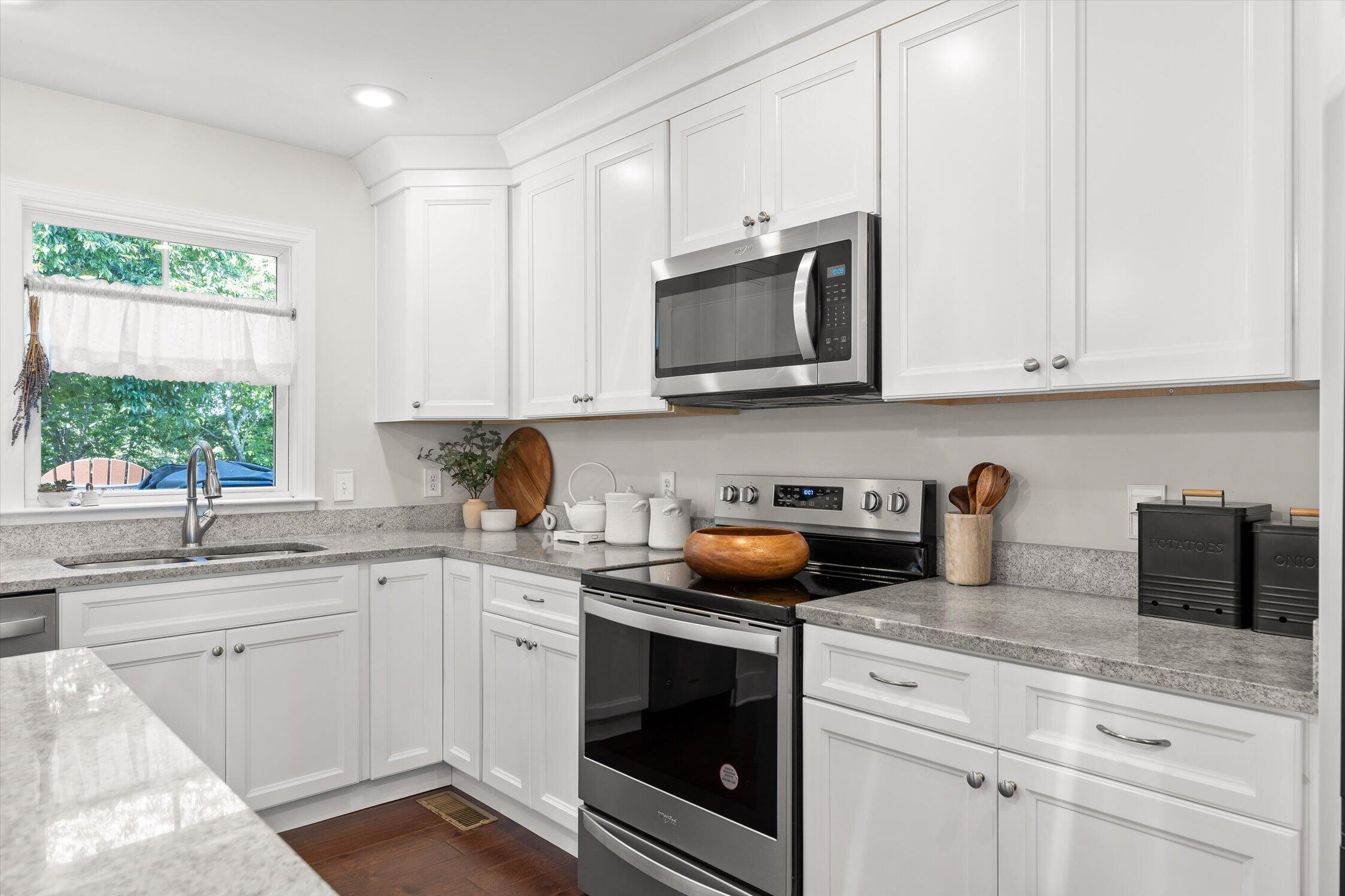 6362 Chandler Hill Road Ooltewah, TN 37363 - Photo 12 of 34 Kitchen