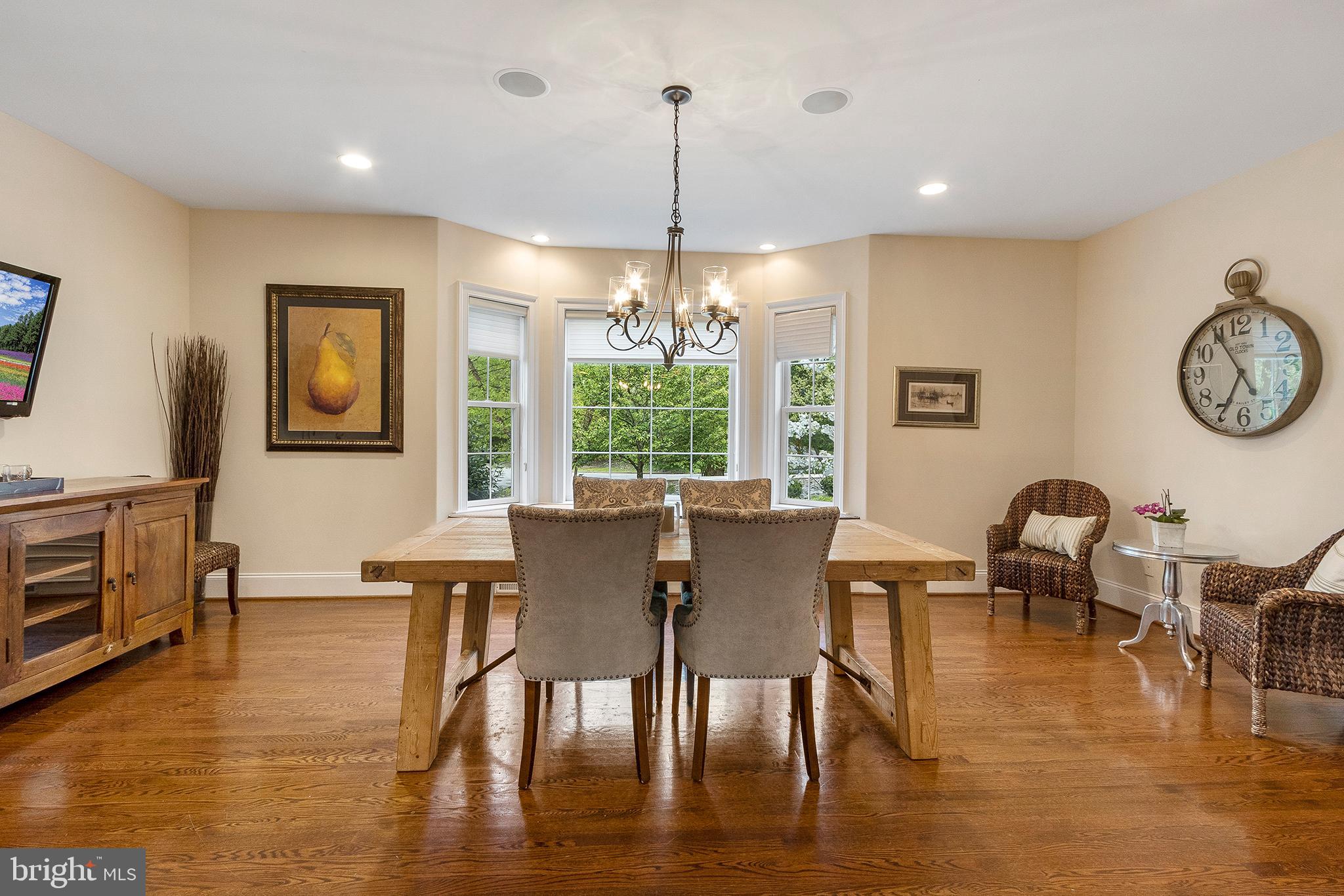 718 North Valley Road Paoli, PA 19301 - Photo 13 of 44 Spacious Breakfast Rm w/bay window and window seat