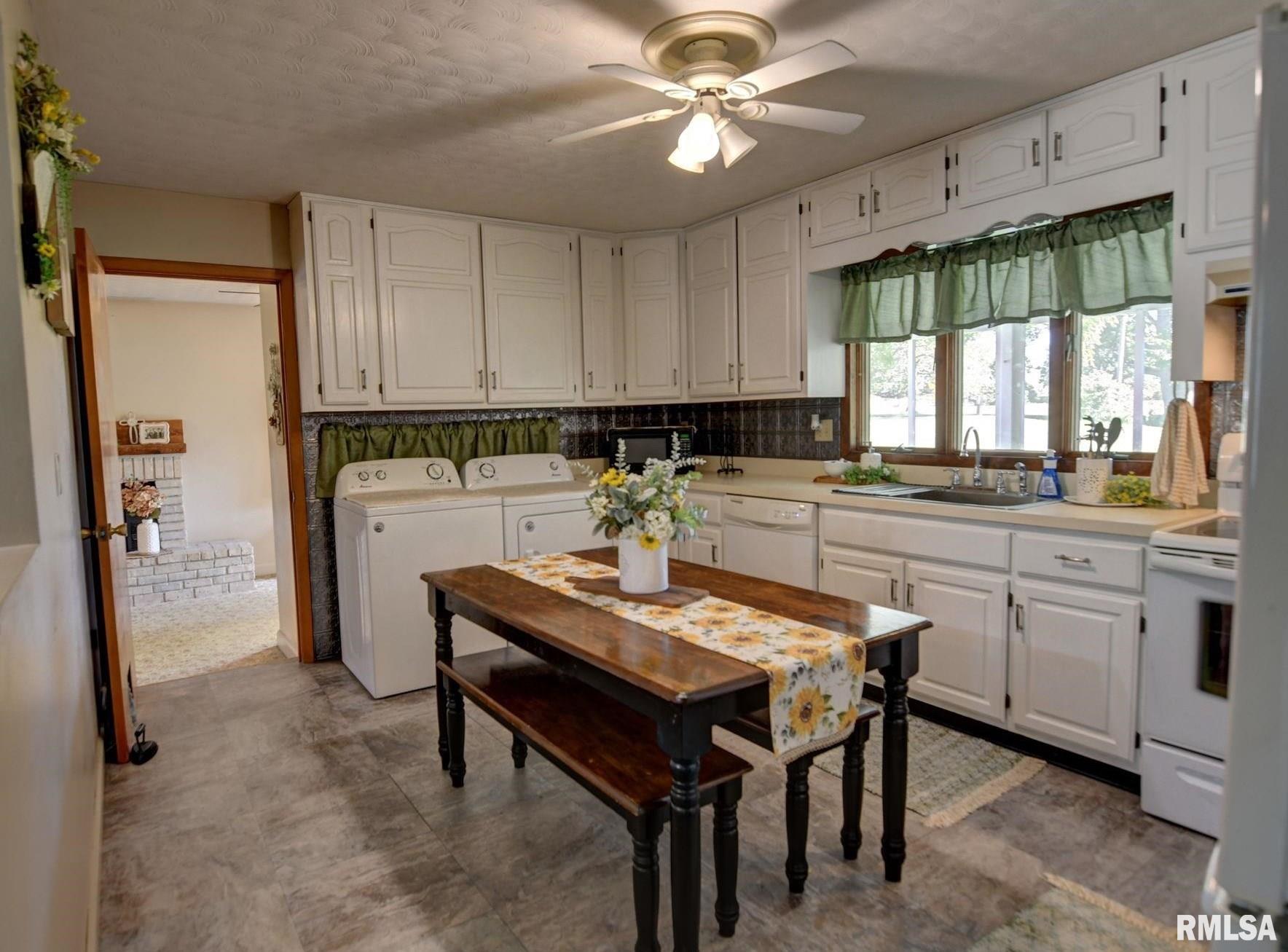 2275 Appletree Lane Decatur, IL 62521 - Photo 26 of 37