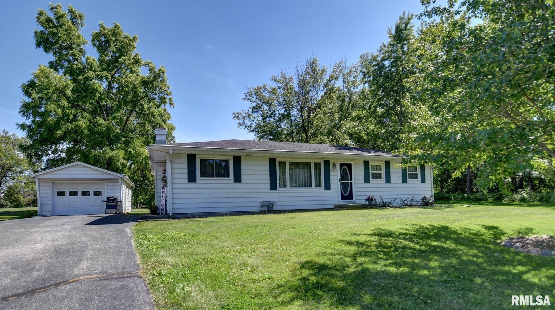 2275 Appletree Lane Decatur, IL 62521 - Photo 3 of 37