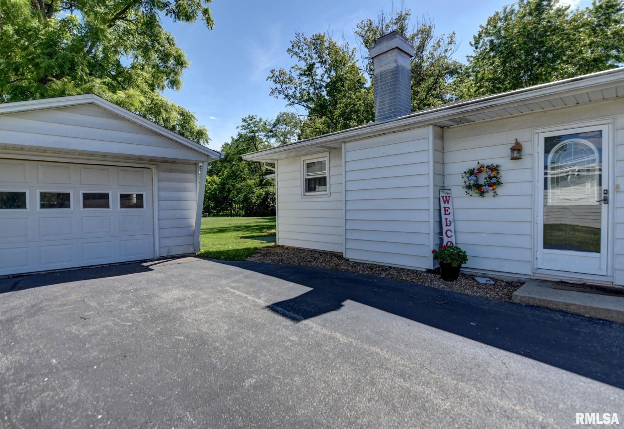 2275 Appletree Lane Decatur, IL 62521 - Photo 5 of 37