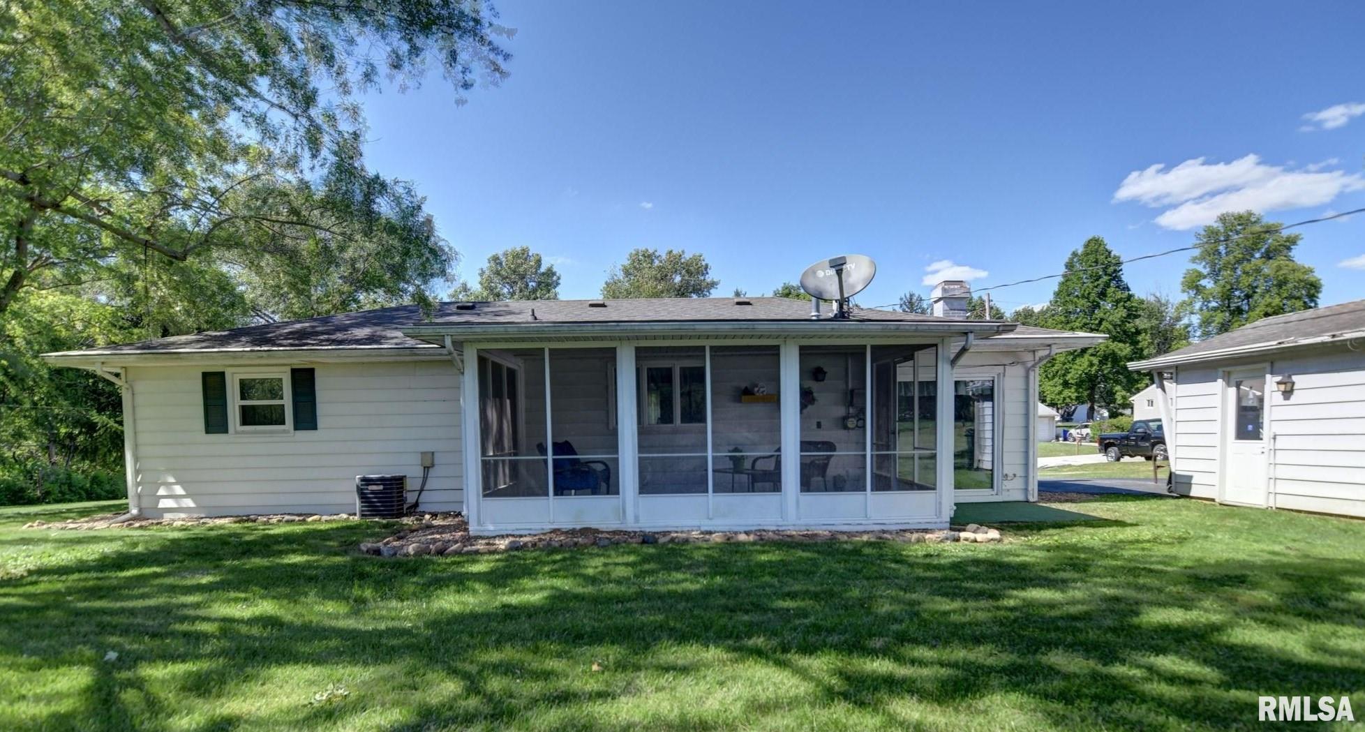2275 Appletree Lane Decatur, IL 62521 - Photo 7 of 37