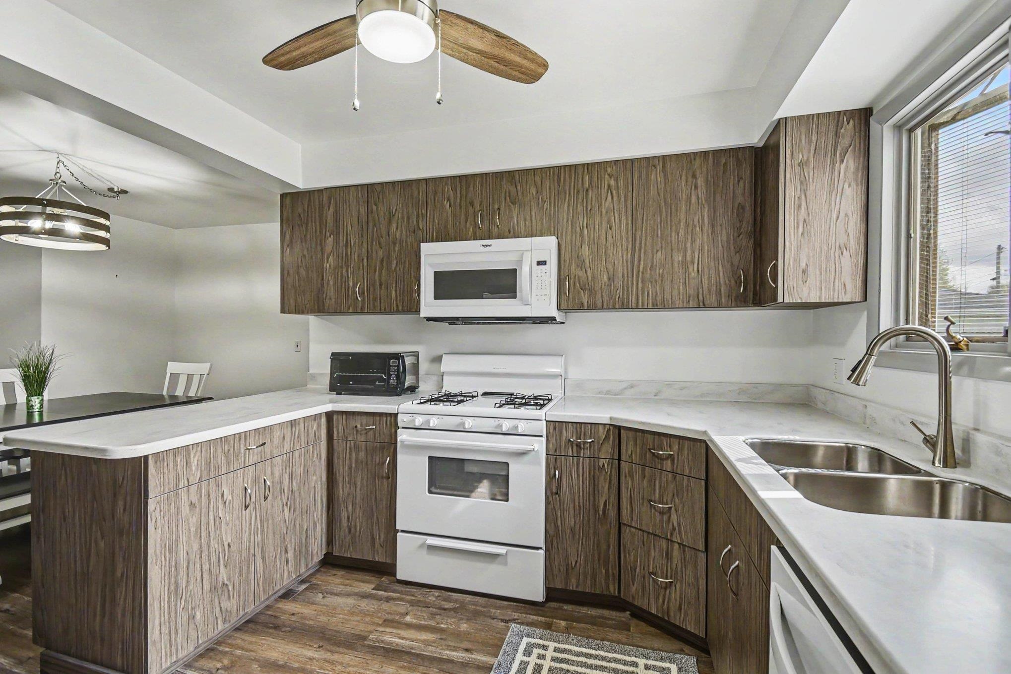 310 South Lincoln Road Bay City, MI 48708 - Photo 9 of 35