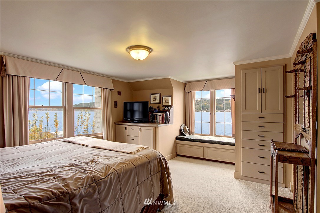 11326 Riviera Place Northeast Seattle, WA 98125 - Photo 11 of 25 Gallery Image 11