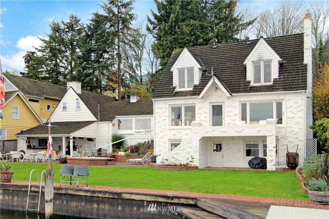 11326 Riviera Place Northeast Seattle, WA 98125 - Photo 17 of 25 Gallery Image 17
