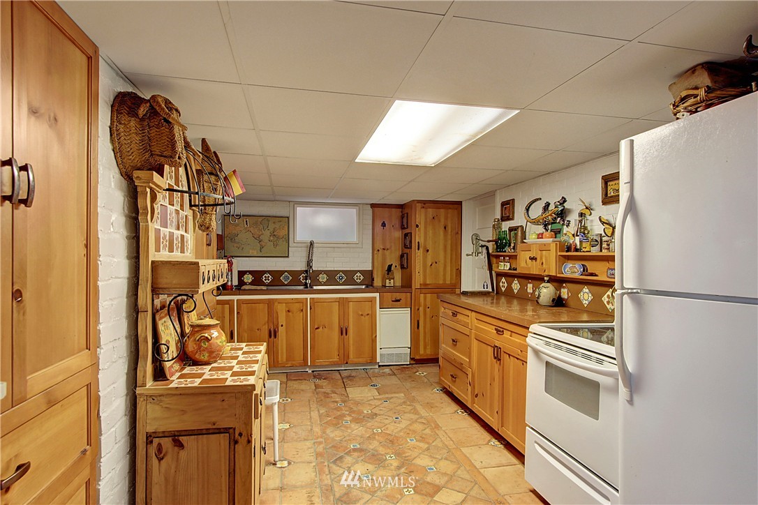 11326 Riviera Place Northeast Seattle, WA 98125 - Photo 20 of 25 Gallery Image 20