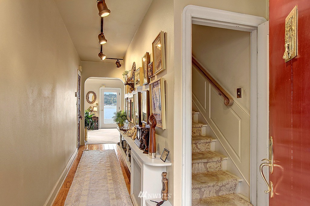 11326 Riviera Place Northeast Seattle, WA 98125 - Photo 3 of 25 Gallery Image 3