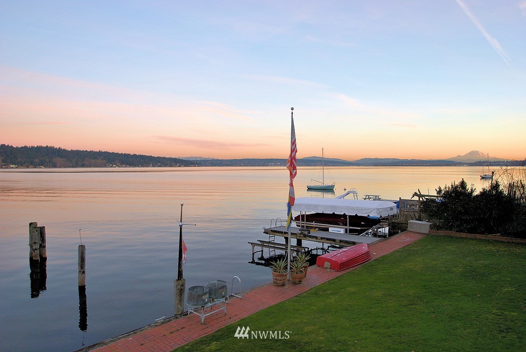11326 Riviera Place Northeast Seattle, WA 98125 - Photo 23 of 25 Gallery Image 23