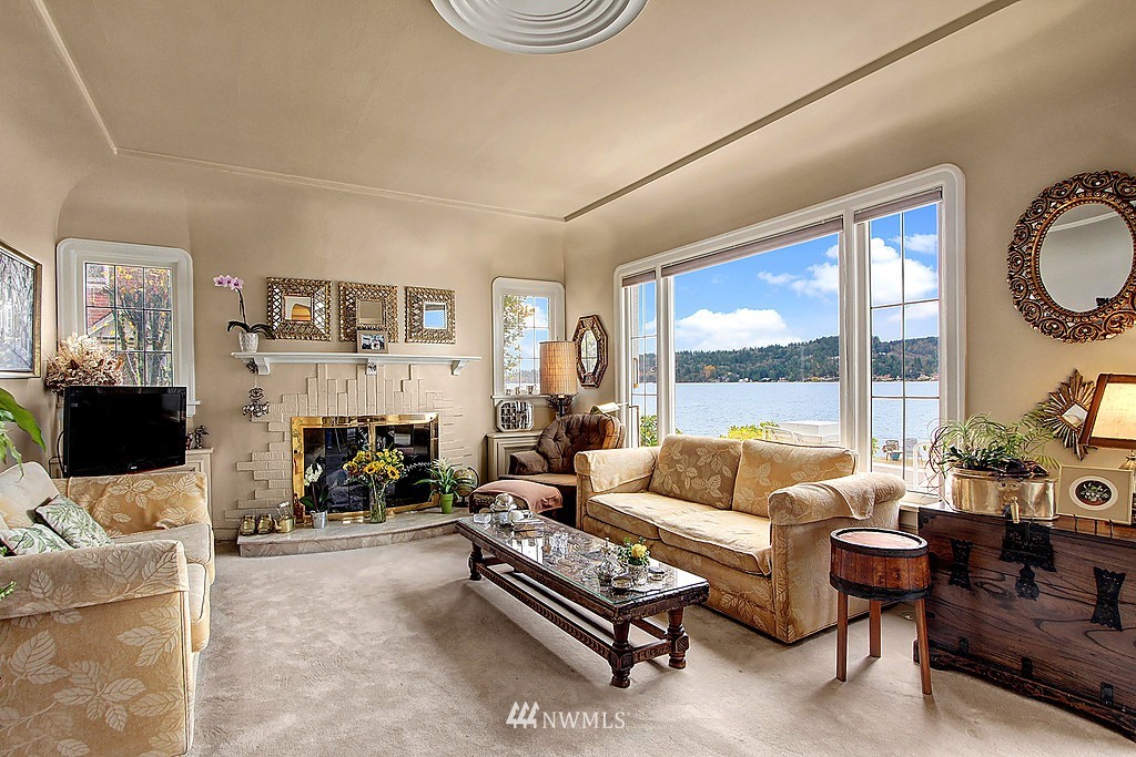 11326 Riviera Place Northeast Seattle, WA 98125 - Photo 5 of 25 Gallery Image 5