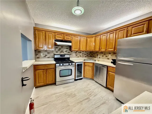 $2,100 | 31 Voscek Court, Lawrence Township, NJ 08648