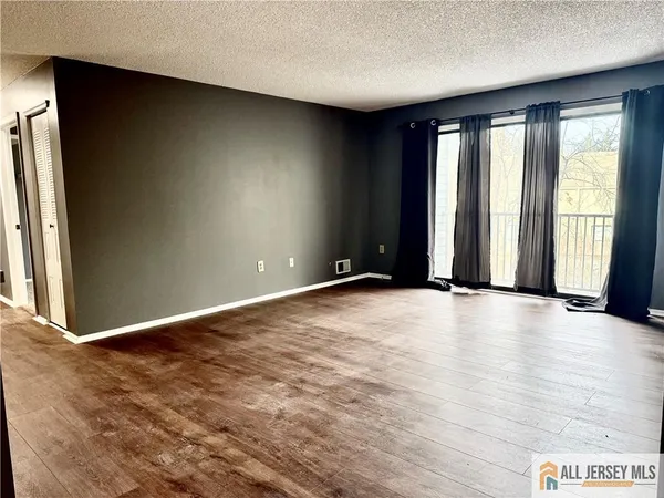 $2,100 | 31 Voscek Court, Lawrence Township, NJ 08648
