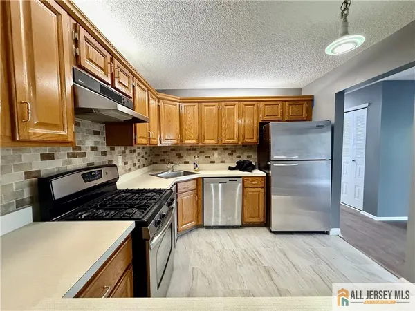 $2,100 | 31 Voscek Court, Lawrence Township, NJ 08648