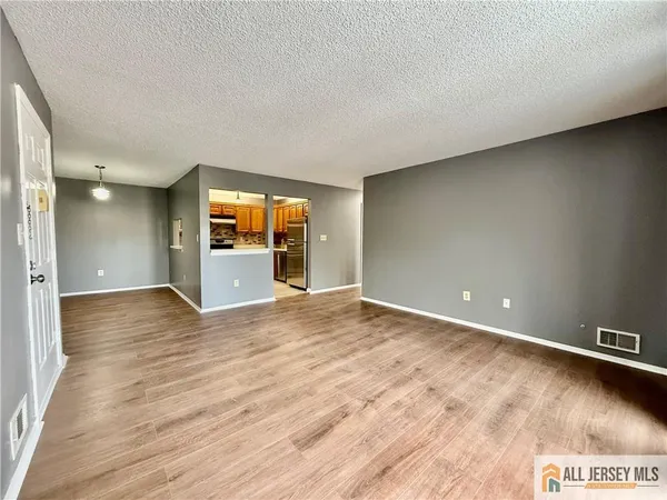 $2,100 | 31 Voscek Court, Lawrence Township, NJ 08648