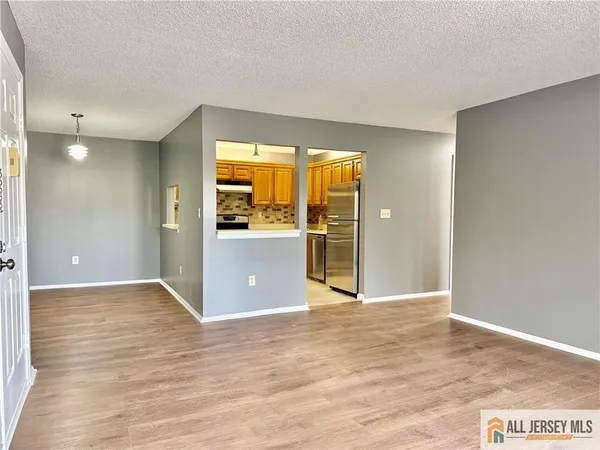 $2,100 | 31 Voscek Court, Lawrence Township, NJ 08648