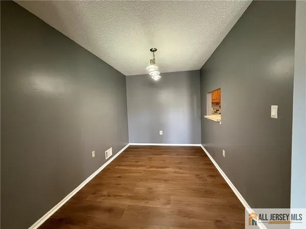 $2,100 | 31 Voscek Court, Lawrence Township, NJ 08648