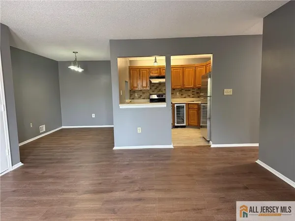 $2,100 | 31 Voscek Court, Lawrence Township, NJ 08648