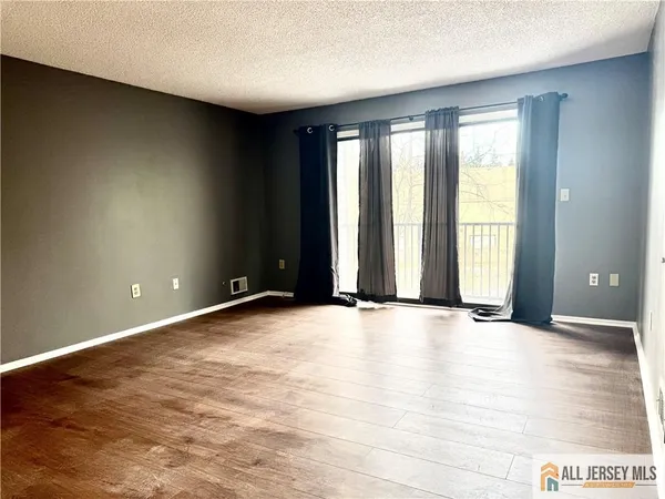 $2,100 | 31 Voscek Court, Lawrence Township, NJ 08648