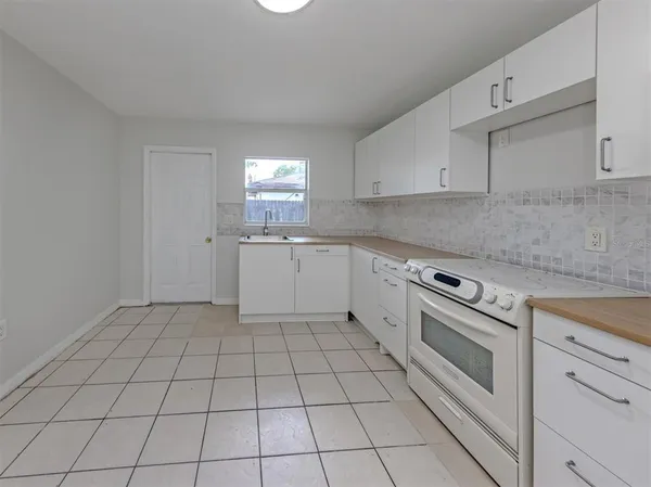 $575,000 | 5636 6th St Court East, Bradenton, FL 34203