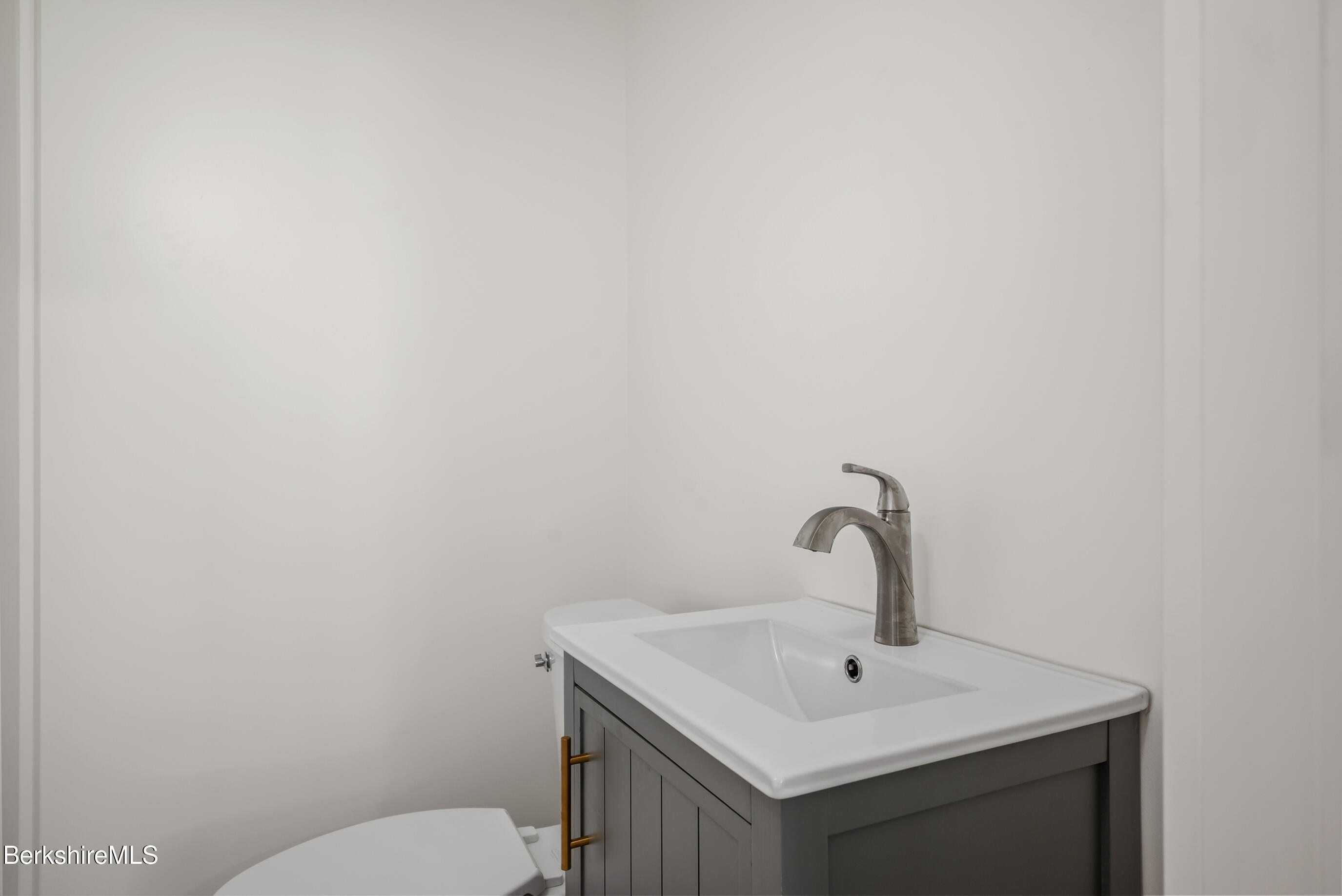 142 Franklin Street North Adams, MA 01247 - Photo 26 of 27 142-Franklin-26